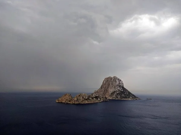 Una Hermosa Foto Isla Vedr Durante Clima Sombrío Ibiza España — Foto de Stock