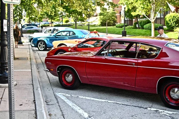 Grove Downers Estados Unidos Jun 2019 Diferentes Modelos Coches Estacionados —  Fotos de Stock