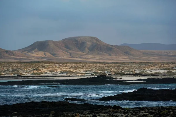 Schöne Aufnahme Eines Strandes Auf Fuerteventura Spanien Und Berge Der — Stockfoto