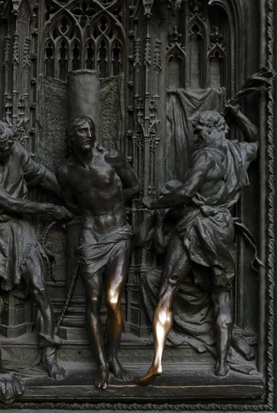 Uno Scatto Verticale Della Bellissima Statua Del Duomo Milano Milano — Foto Stock