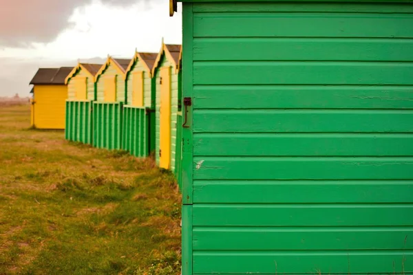 Wooden green and yellow cottages in the rural area — Stock Photo, Image