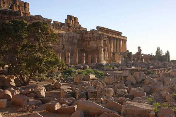 Fotografia de ângulo largo das ruínas romanas de Baalbek no Líbano — Fotografia de Stock