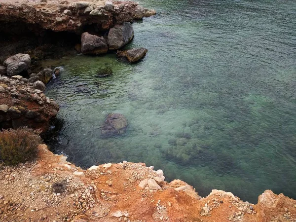 Spanya Biza Kayalık Bir Plajın Iyi Görüntüsü — Stok fotoğraf