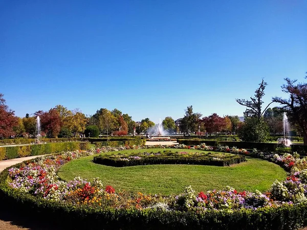 Schöne Aufnahme Eines Gartens Mit Klarem Himmel Hintergrund Aranjuez Spanien — Stockfoto