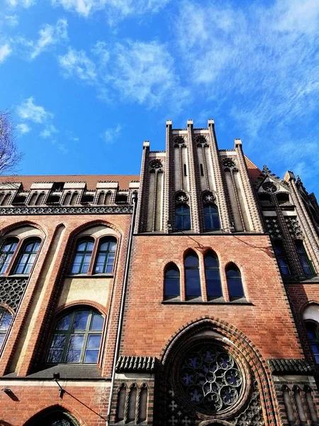 Plano Ángulo Bajo Una Catedral Bajo Cielo Nublado Szczecin Polonia — Foto de Stock