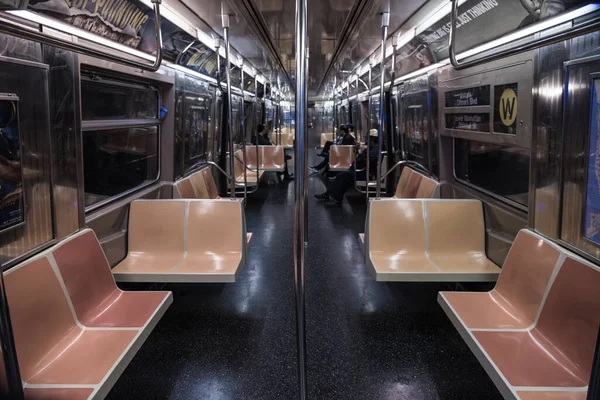 Angle Élevé Personnes Occupées Intérieur Train Pendant Nuit — Photo