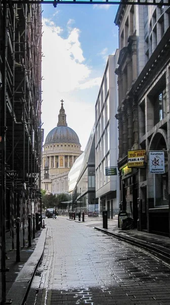 Vertical shot of St.Paul's Cathedral in the UK — Stock Photo, Image