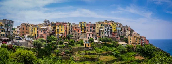 Bela vista da famosa vila de corniglia no parque nacional cinque terre em itália — Fotografia de Stock