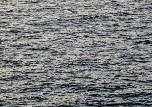 Hög vinkel skott av havsvatten under dagtid — Stockfoto