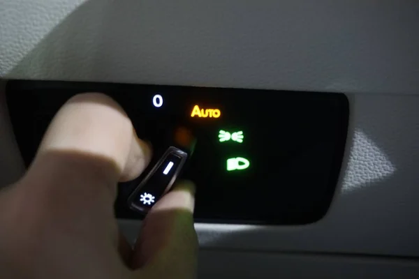 Włącznik światła w nowoczesnym samochodzie — Zdjęcie stockowe