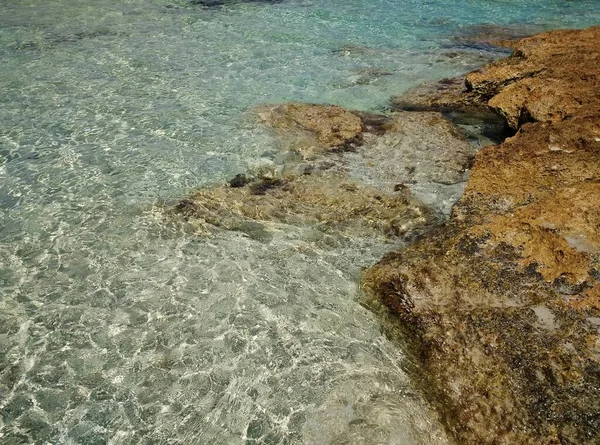 Ein Blick Von Oben Auf Die Wasseroberfläche Sonnenlicht Auf Formentera — Stockfoto