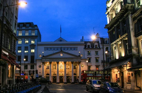 Real no Haymarket Theatre de Londres no Reino Unido — Fotografia de Stock