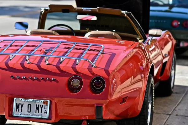 ダウナーズグローブ アメリカ 2019年6月7日 アメリカ合衆国ダウナーズグローブの駐車場にある古い赤いコルベット車 — ストック写真