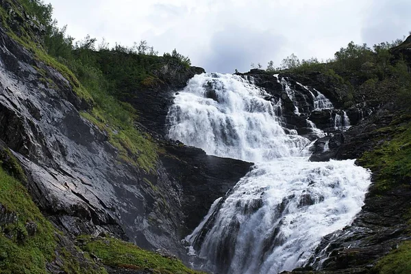 Bellissimo scenario della cascata del Kjosfossen a Myrdal, Norvegia — Foto Stock