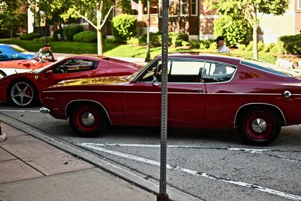 Grove Downers Estados Unidos Jun 2019 Diferentes Modelos Coches Estacionados —  Fotos de Stock