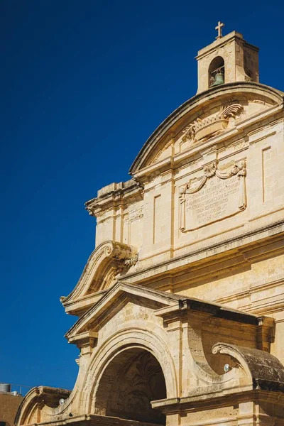 Facciata Antica Chiesa Medievale Arenaria Con Stucchi Malta Valletta — Foto Stock