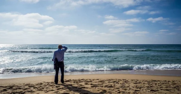 Lonely Person Formal Outfit Walking Beach Enjoying Beautiful View Sea — Stock Photo, Image