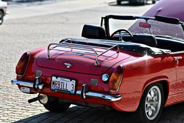 Downers Grove Estados Unidos Jun 2019 Carro Vintage Vermelho Brilhante — Fotografia de Stock