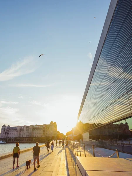 Puesta de sol en la Ópera de Oslo — Foto de Stock