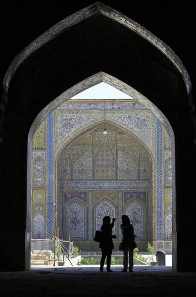 Vertikal bild av moskén Nasir al-Mulk i Shiraz, Iran — Stockfoto