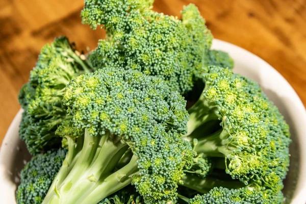 Foto Close Brokoli Hijau Dengan Latar Belakang Kabur — Stok Foto
