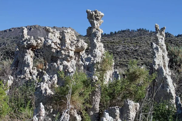 Gran ángulo de tiro de varios acantilados en una montaña — Foto de Stock