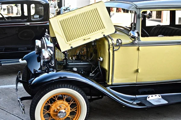 Downers Grove United States Jun 2019 Yellow Vintage Car Parked — Stock Photo, Image