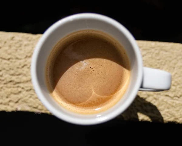 Прекрасный Снимок Утреннего Кофе Белой Чашке — стоковое фото