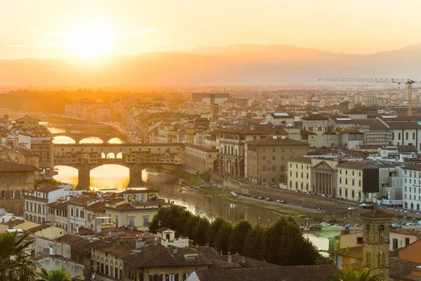 Floransa Nın Arka Planında Parlayan Güneşli Ponte Vecchio Nun Güzel — Stok fotoğraf