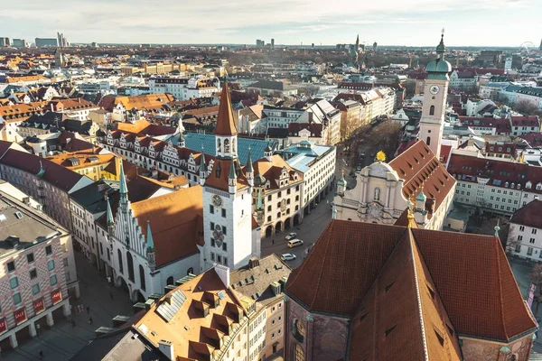 德国慕尼黑 2020年2月1日 凝视着平庸的天空 从空中俯瞰城市的全景 非常受欢迎的旅游目的地 — 图库照片
