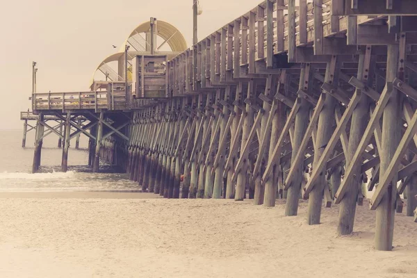 Wooden pathway over the water on the beach — Stock Photo, Image