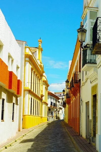 Tiro vertical de ruas estreitas de Tarifa, Espanha — Fotografia de Stock