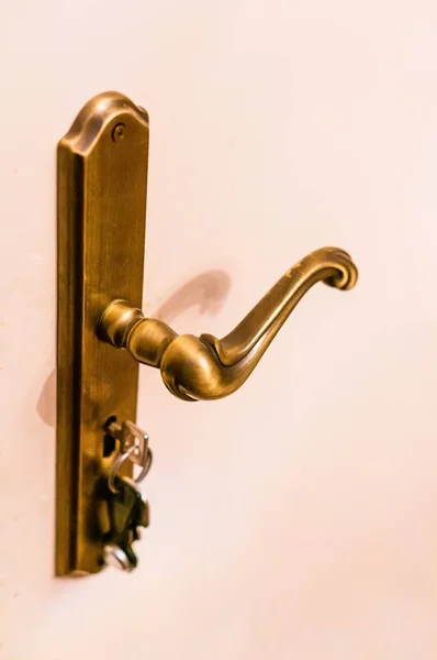 Όμορφη βολή μεταλλικού χειριστή κλειδωμένης πόρτας — Φωτογραφία Αρχείου
