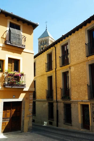 Disparo Vertical Edificios Color Amarillo Corto Segovia España — Foto de Stock