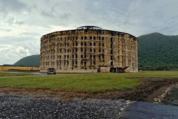 Edificio de la antigua Prisión Presidio Modelo en la Isla de la Juventud, Cuba. — Foto de Stock