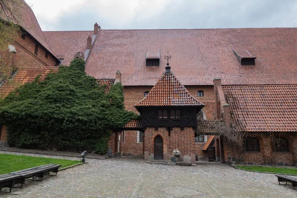 Backsteingebäude des Mariborker Burgmuseums Maribork, Polen — Stockfoto