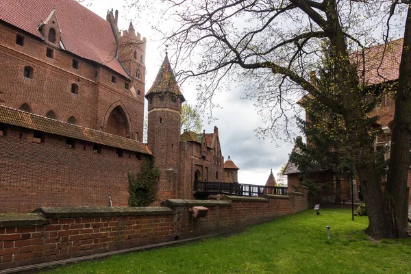 Derecho en el patio trasero del Museo del Castillo de Malbork, en Polonia. —  Fotos de Stock