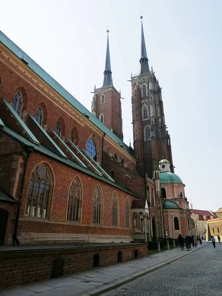 Vue verticale de la cathédrale Saint-Jean-Baptiste de Varsovie (Pologne) — Photo