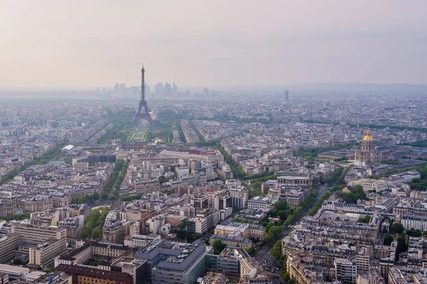 パリの建物やエッフェル塔の空中撮影 — ストック写真