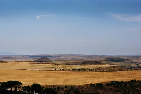 Csodálatos kép egy hosszú sárga völgyről Segoviában, Spanyolországban — Stock Fotó