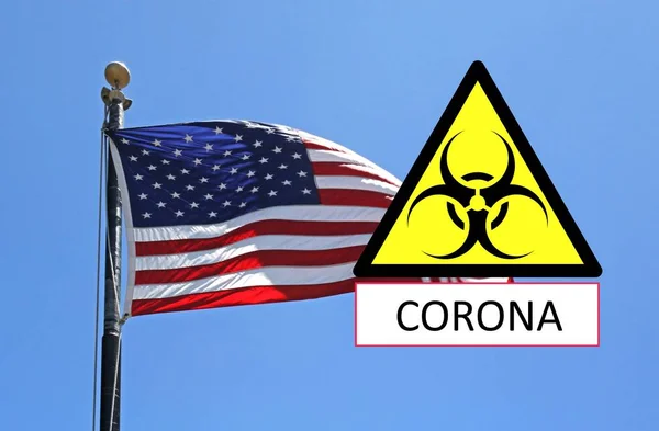 Die Flagge der Vereinigten Staaten und ein Verkehrsschild mit Informationen zum Coronavirus — Stockfoto