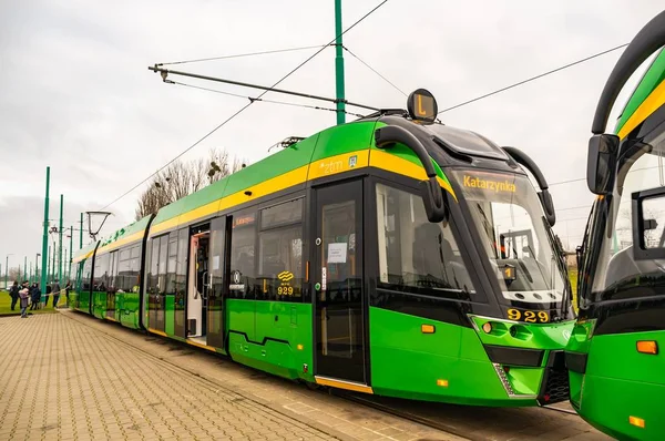 Poznan Polen Nov 2019 Grüne Moderne Ausstellungsstraßenbahn Während Der Veranstaltung — Stockfoto