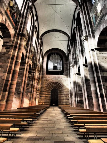 Foto vertical del interior de la Catedral de Speyer en Alemania. — Foto de Stock