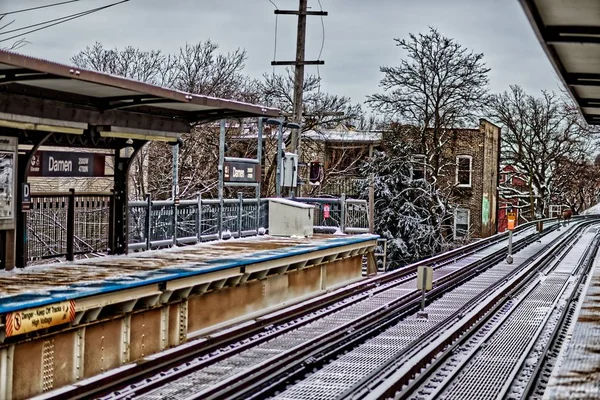 Залізнична станція в Чикаго вкрита снігом. — стокове фото