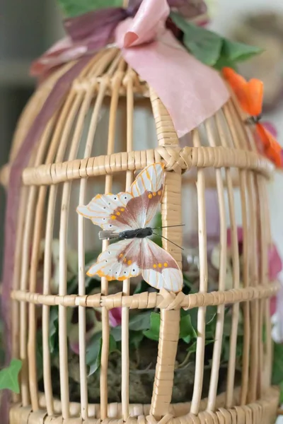 Vertical closeup shot of a straw decoration with a butterfly — Stock Photo, Image