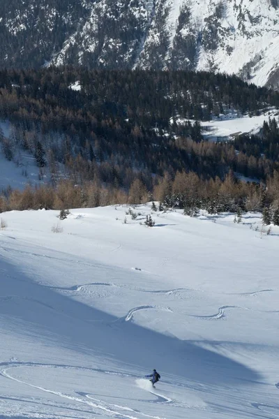 Chamonix Frankrike Feb 2018 Ett Vertikalt Skott Snowboardman Snöiga Berg — Stockfoto