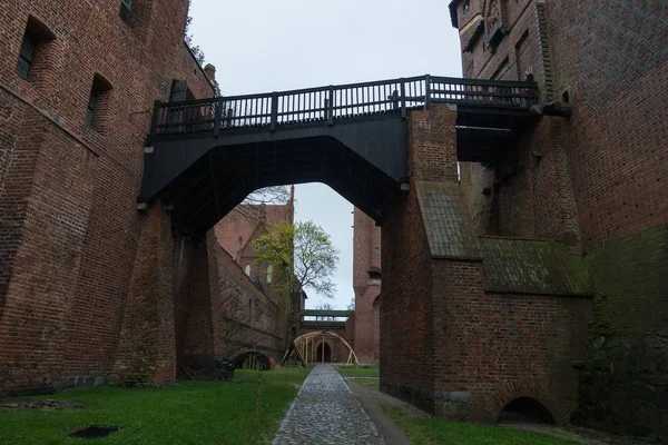 Brücke im Mariborker Burgmuseum Maribork in Polen — Stockfoto