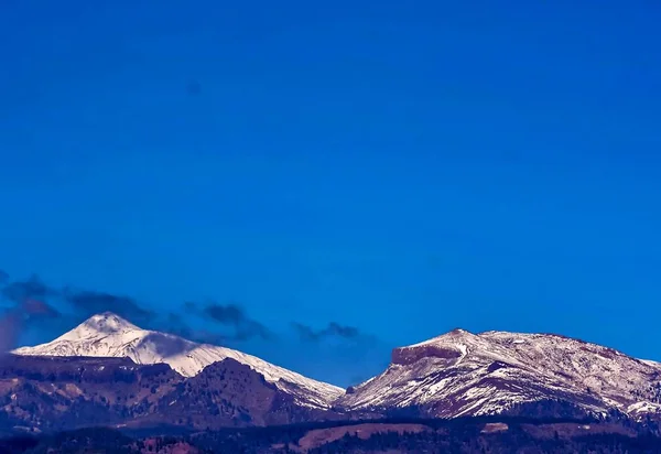 Сцена горы Тейде, покрытой снегом, в Тенерифе, Испания — стоковое фото