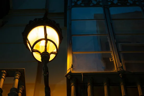 Low angle shot of a street light at night — Stock Photo, Image