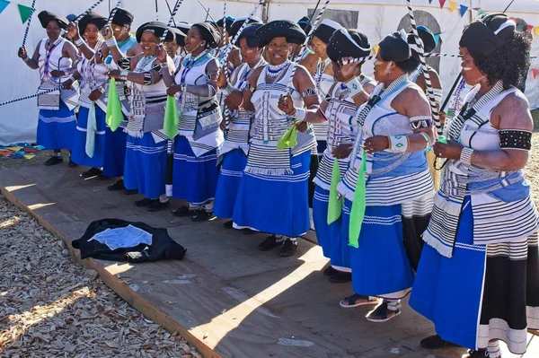 Makhanda Sudáfrica Jul 2019 Mujeres Xhosa Vestidas Con Ropa Tradicional — Foto de Stock